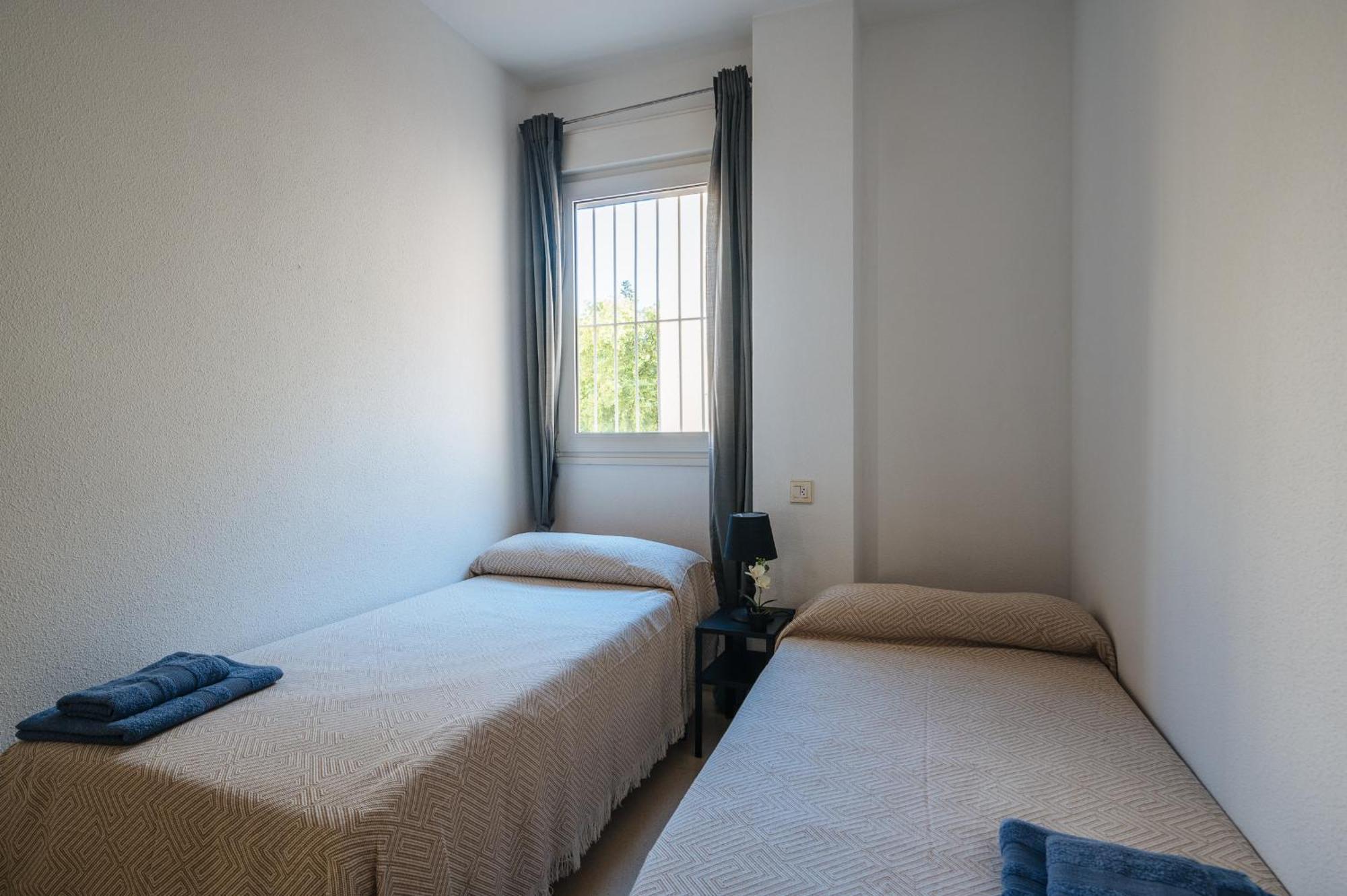 Piso Familiar Virgen Del Rocio Apartment Seville Exterior photo