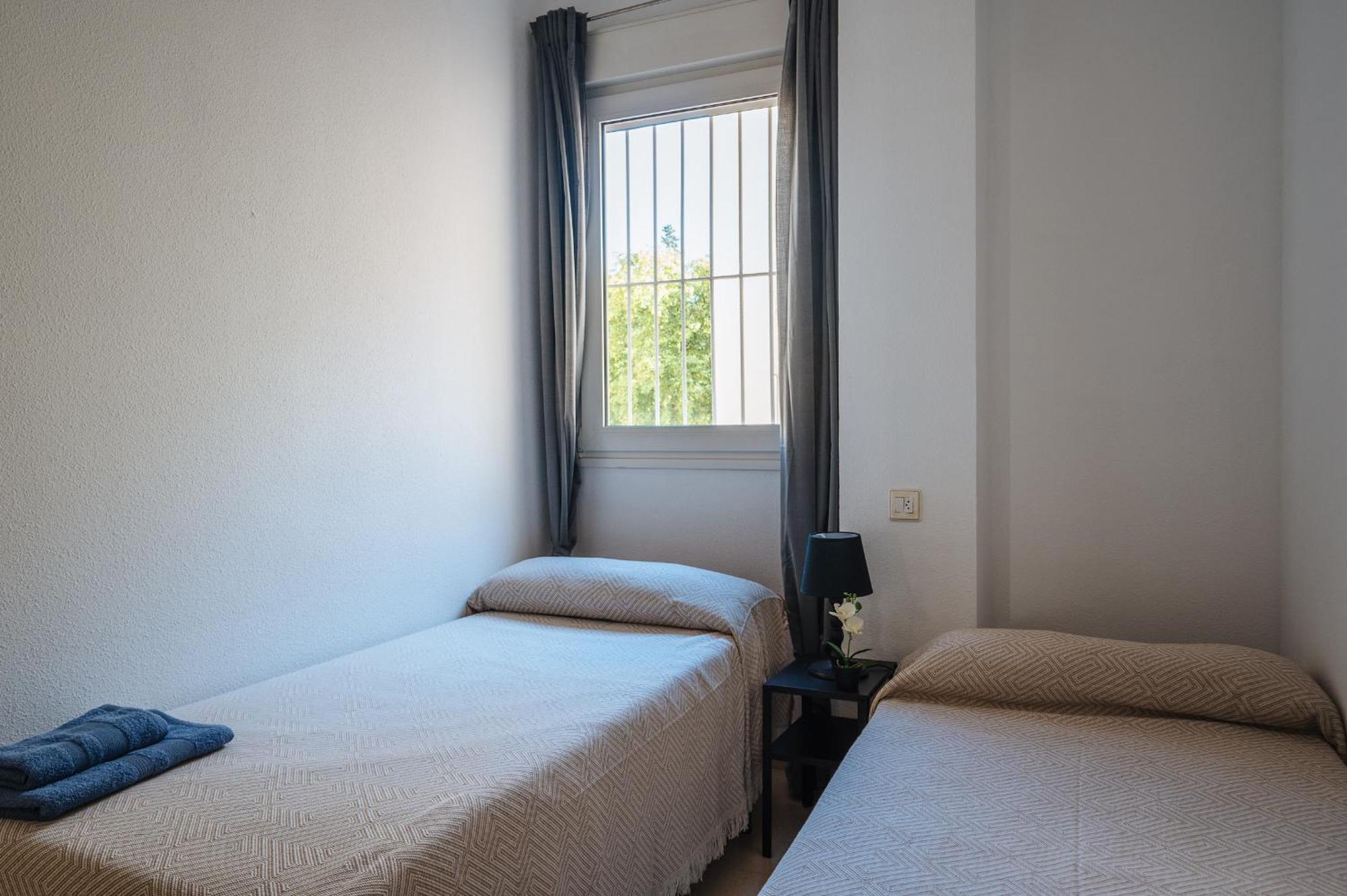 Piso Familiar Virgen Del Rocio Apartment Seville Exterior photo